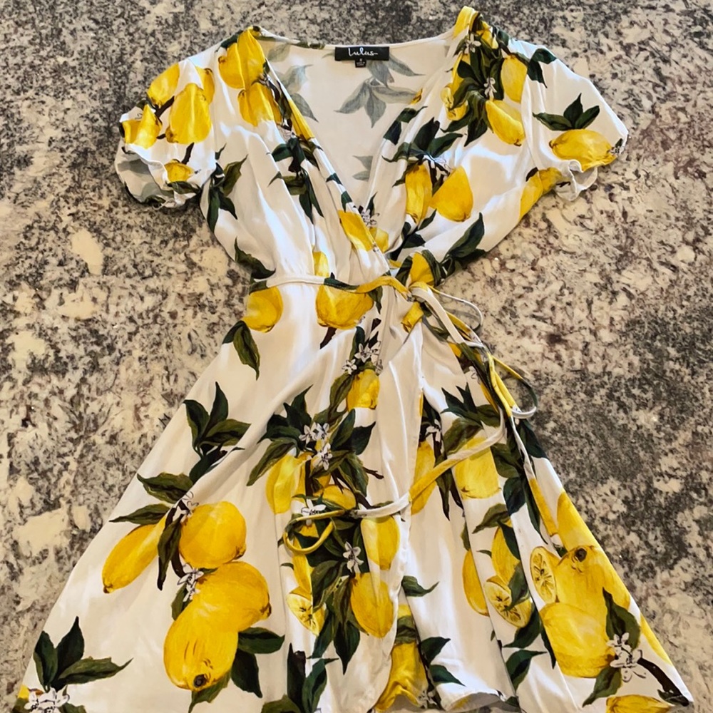 Lulu’s Lemon Wrap Dress 🍋